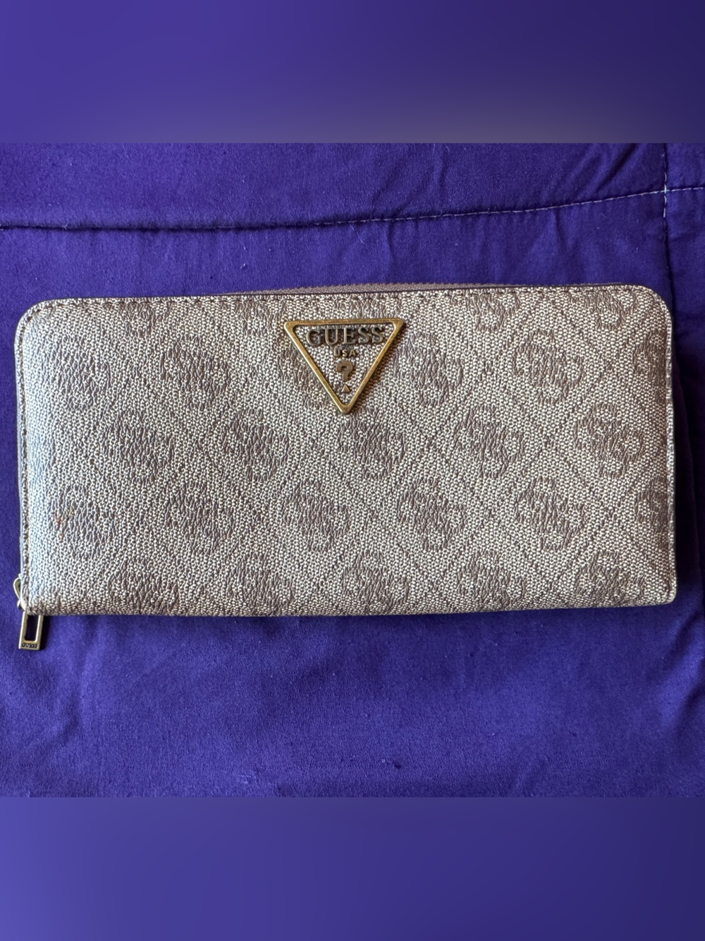 GUESS Laurel Large Gold Zip-Around Wallet EUC